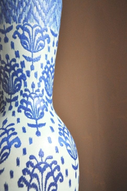 Thai-style motifs on a Thai pottery pot in blues.