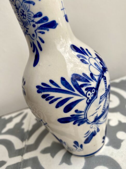 Pretty detailing on Dutch Delft ceramics.