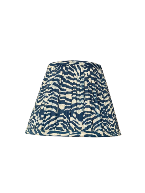 A smaller scale wave design gathered-cotton lampshade.