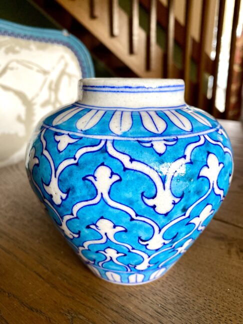 A pretty Mughal-style vase in turquoise.