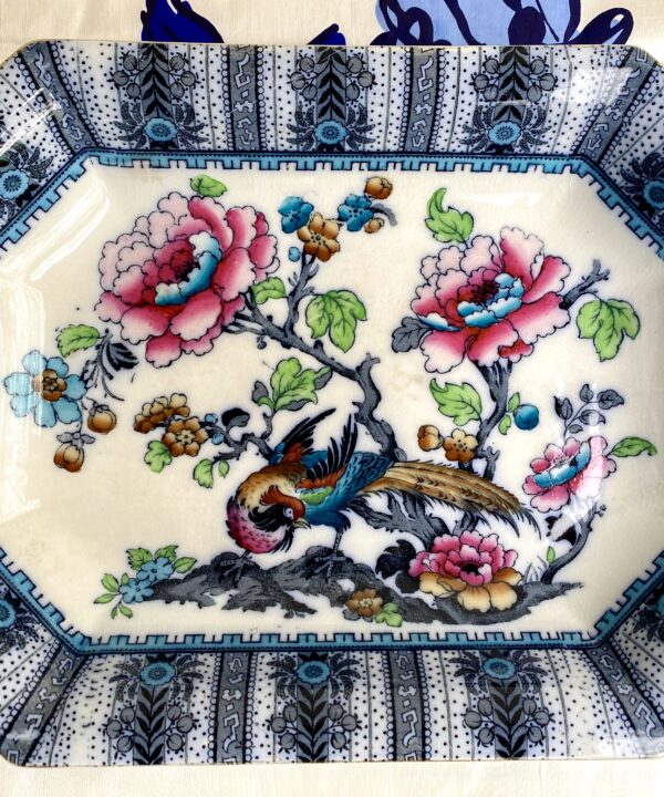 An vintage floral platter in the Losolware 'Shanghai' design dating from around the late 19th century to the mid-1930s.