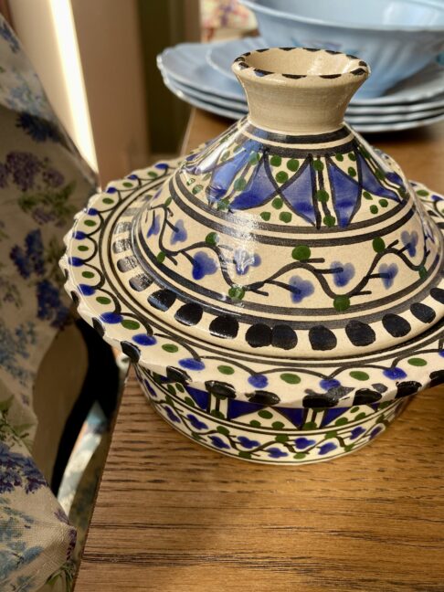 A pretty knick-knack pot with lid.