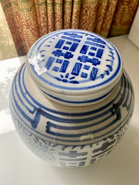 A Chinese Double Happiness vintage ginger jar with lid.