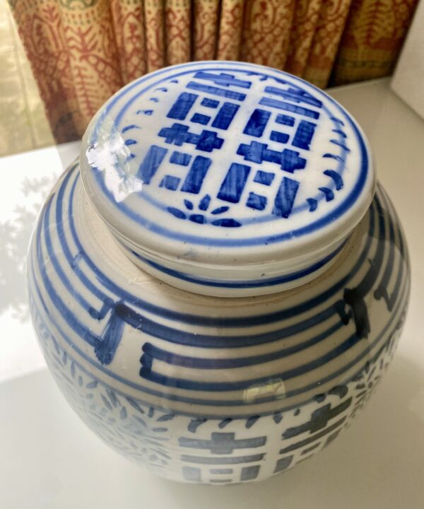 A Chinese Double Happiness vintage ginger jar with lid.