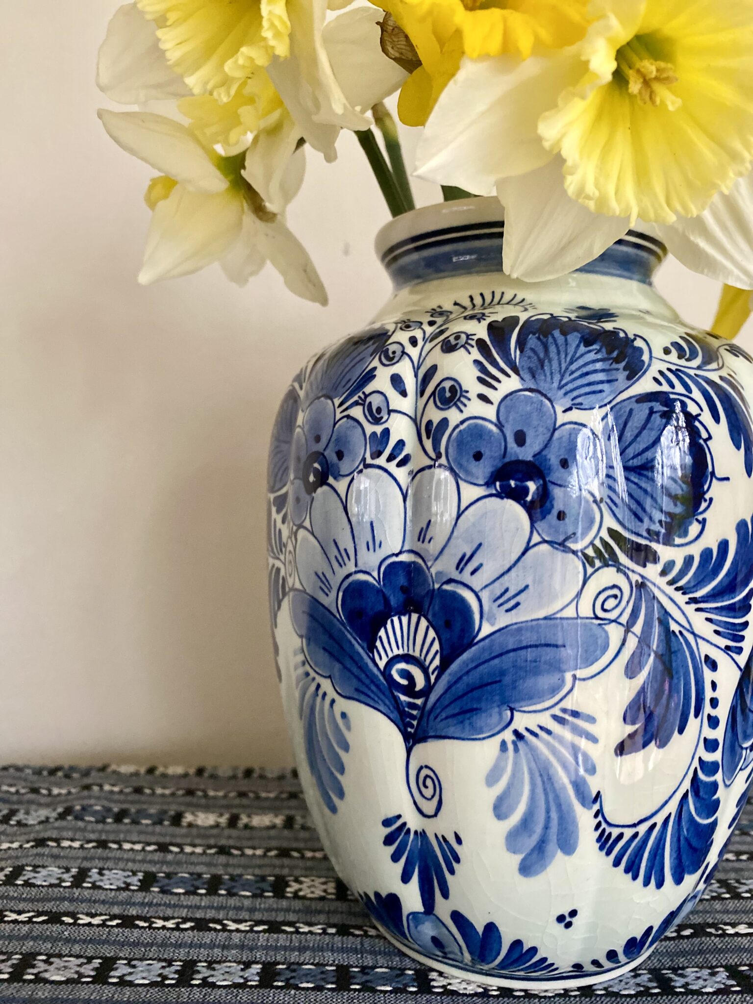 Vintage Delft vase in blue and white floral - Designs By Origin