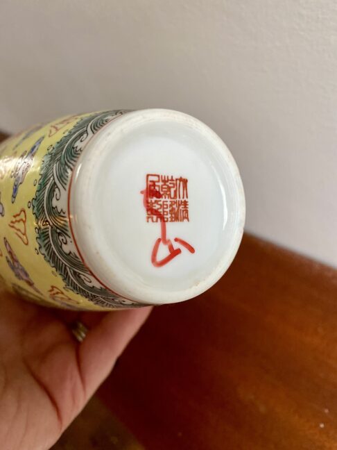 The back stamp on a delicate porcelain Chinese vase.