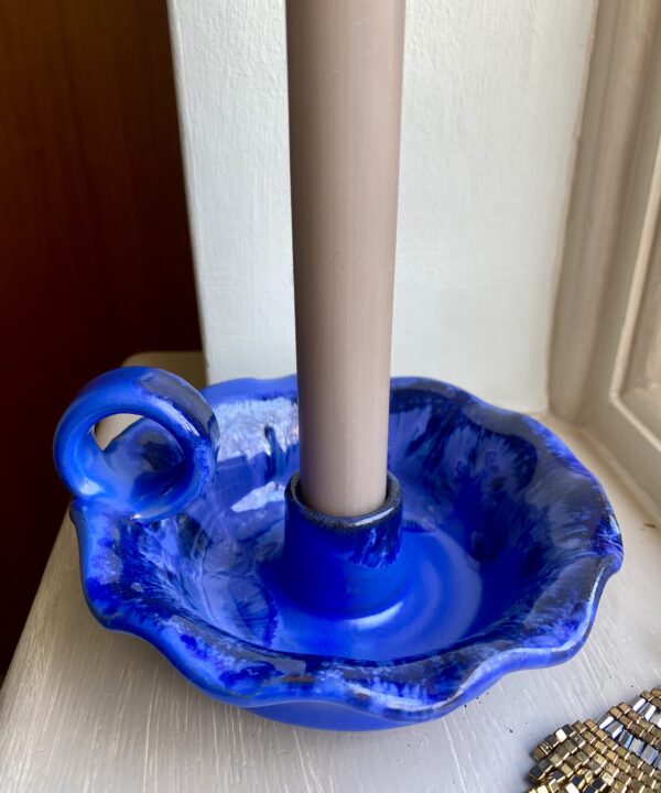 Blue candle holder wit handle and frill edge.