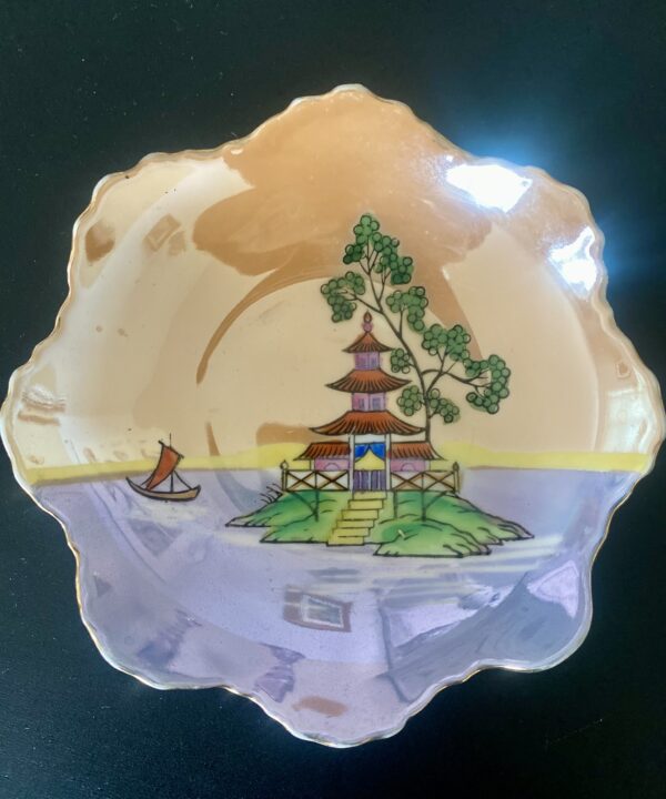 A pretty scalloped vintage Japanese trinket dish.